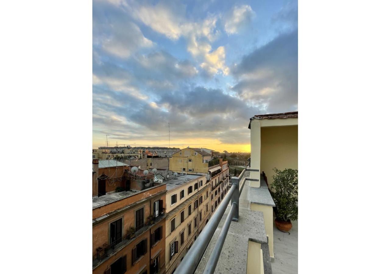 La Polveriera, Appartamenti Eleganti E Luminosi Vicino Al Colosseo Roma Exterior foto